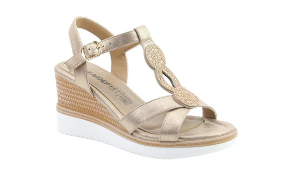 Heavenly feet Tranquil gold wedge